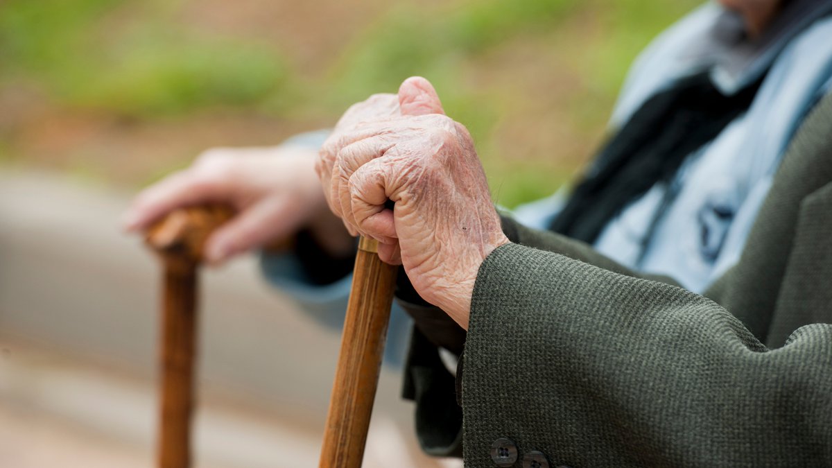 💜 In the UK, bowel cancer mostly affects people over the age of 50. But you risk could be higher if you have a family history of the disease. 

The most common type of bowel cancer affects the large bowel.

Find out more here: bowelcanceruk.org.uk/about-bowel-ca…

#BowelCancerAwareness