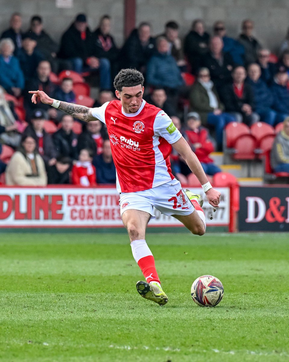 MooreKobei's tweet photo. Full debut❤️🤍 @ftfc https://t.co/cnvLDrEXSA