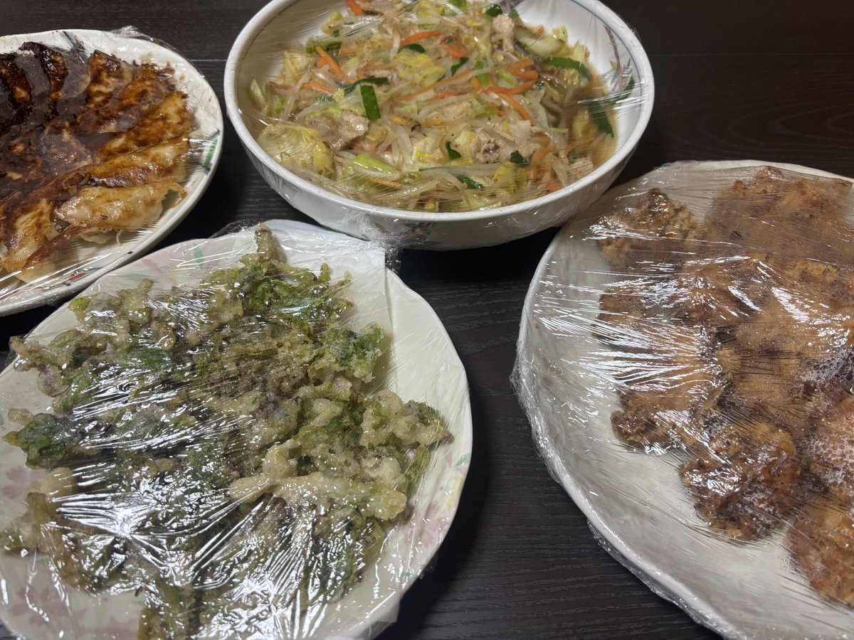 今日は爺のところへお墓参りも兼ねて。田舎で春を感じながらゆっくりのんびりな1日😊夜はたまに行く例の定食屋さんでテイクアウト✨夜ご飯作らなくて良いって、最高！！✨
明日から又、１週間が始まる。
仕事に家事に育児に、、、頑張ろ💪