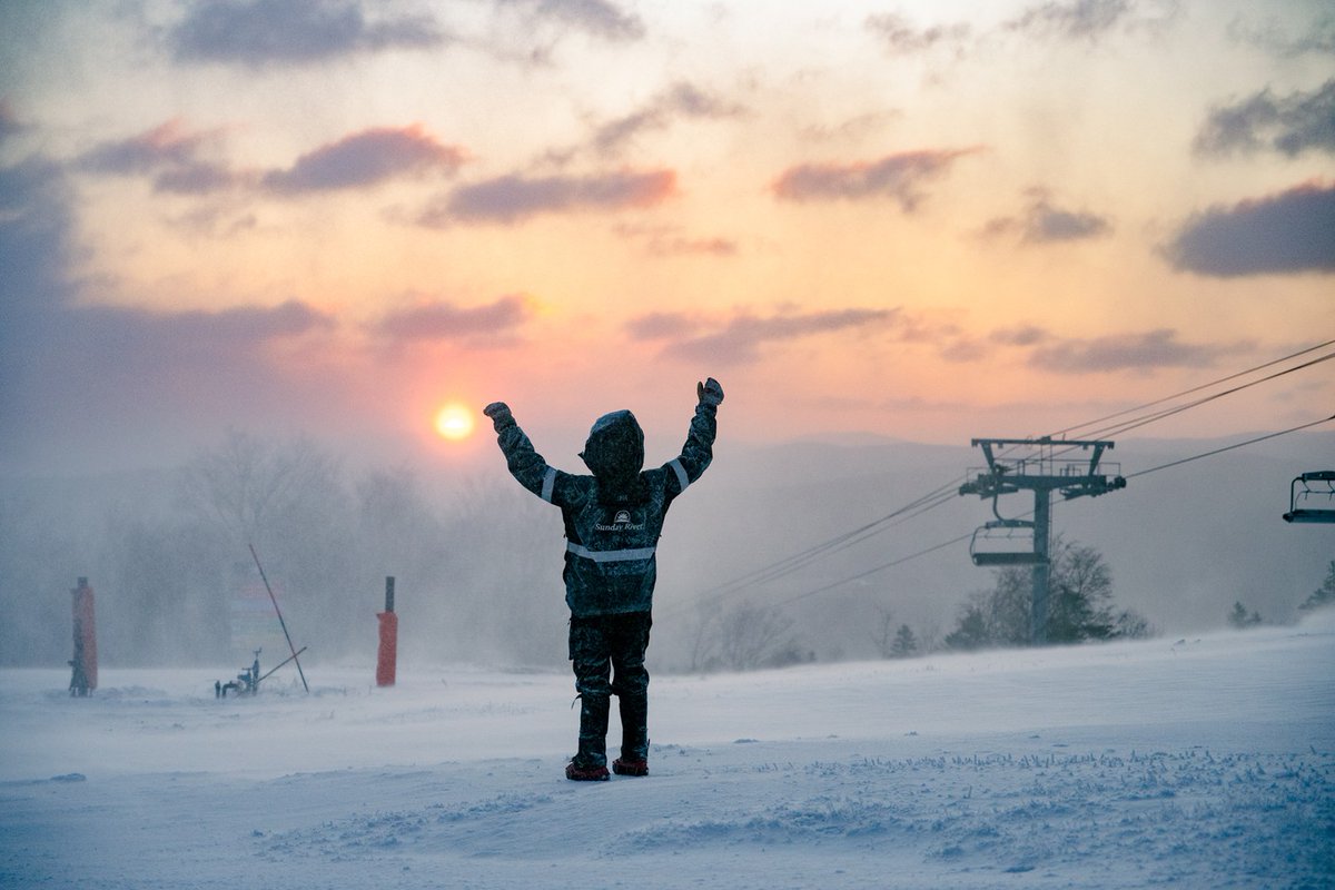 sundayriver's tweet photo. A round of applause for our snowmaking team 👏 👏 https://t.co/vSHQvjYDOM