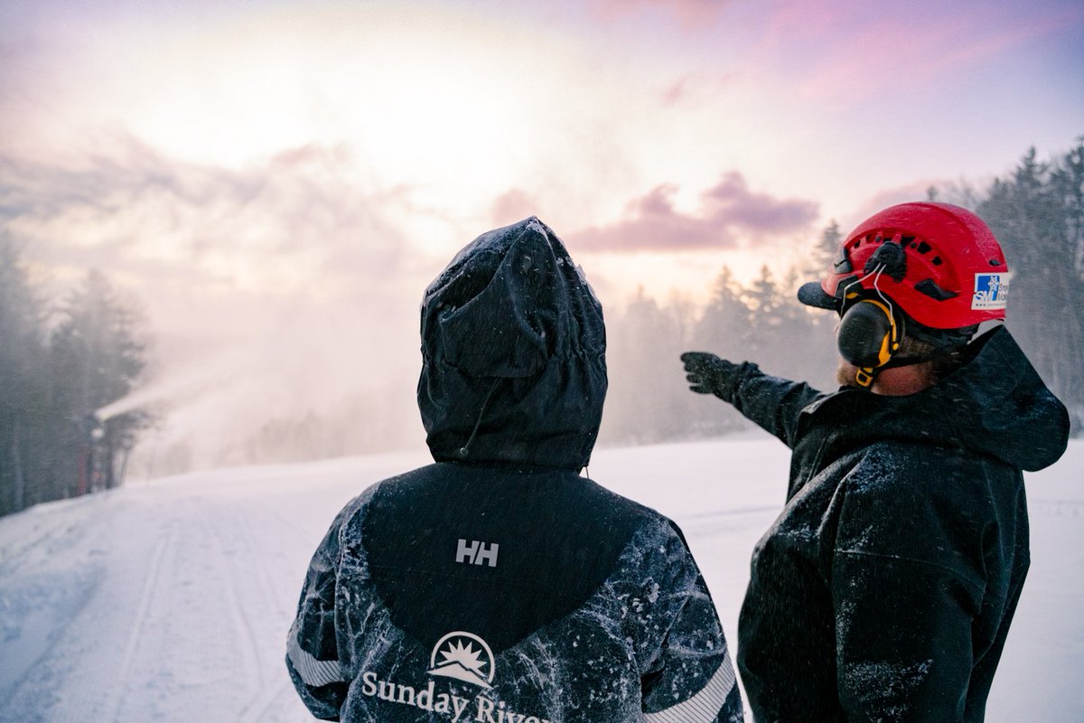 sundayriver's tweet photo. A round of applause for our snowmaking team 👏 👏 https://t.co/vSHQvjYDOM