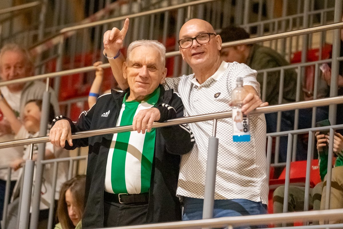 Legia Futsal (@legiafutsal) on Twitter photo Przypominamy tylko 😉 Derby dla Legii! 🔴⚪🟢 Już za tydzień wracamy na #Gładka18 📢 #WierniBarwom #KibicujzLOTTO
📸 <a href="/Kasiaa1916/">Kasia Dżuchil</a> Przypominamy tylko 😉 Derby dla Legii! 🔴⚪🟢 Już za tydzień wracamy na #Gładka18 📢 #WierniBarwom #KibicujzLOTTO
📸 <a href="/Kasiaa1916/">Kasia Dżuchil</a>