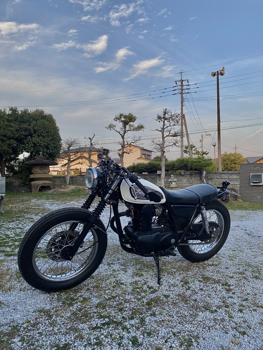 ksuk1005's tweet photo. こう見たら変わったなー。

#kawasaki #250tr #tr #福岡 https://t.co/SOh53MZGzY