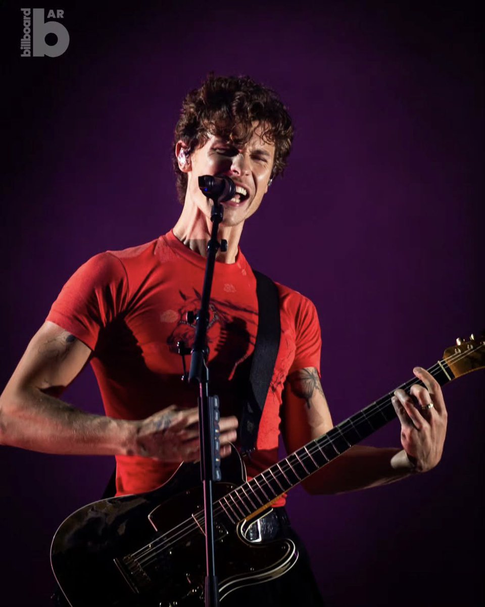 ShawnCrave_'s tweet photo. Shawn Mendes at Lollapalooza Argentina via Billboard AR. https://t.co/cV8leqnQFr