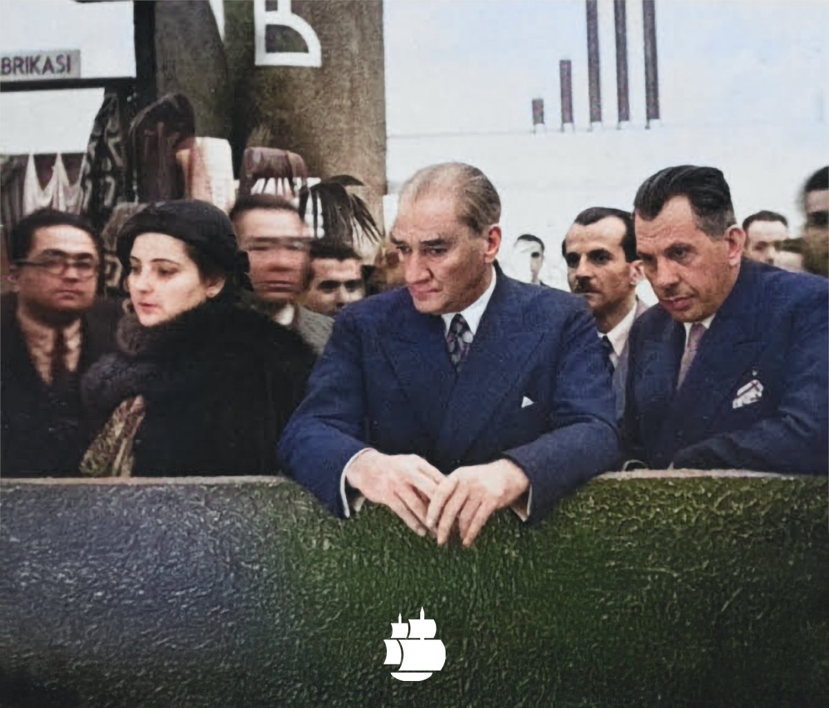 “Hiçbir zaman ümitsiz olmayacağız, çalışacağız, memleketi kurtaracağız. Bizi öldürmek değil canlı mezara koymak istiyorlar. Şimdi çukurun kenarındayız. Son bir cüret belki bizi kurtarabilir. Zaten başka türlü dönüş imkânı yoktur.”

Mustafa Kemal Atatürk - 26 Mayıs 1919