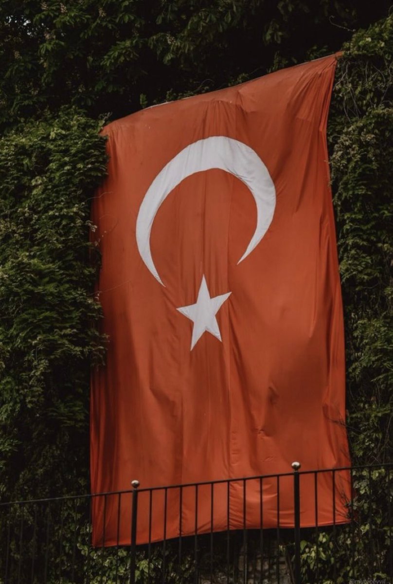 Bu bayrak göklerden hiç bir zaman inmeyecek.🇹🇷