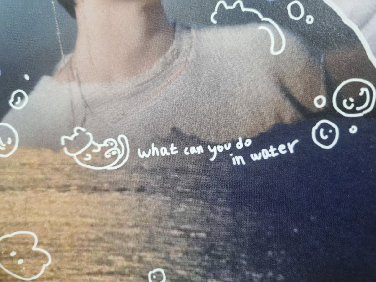 사실 단체 포스터에서 이게 젤 포인트인데