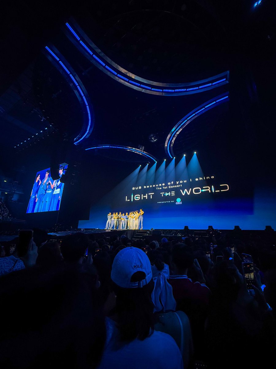 tydalan's tweet photo. Bus 1st concert 
Light The World 
@BUS_SONRAY https://t.co/1LKuZZqQbN