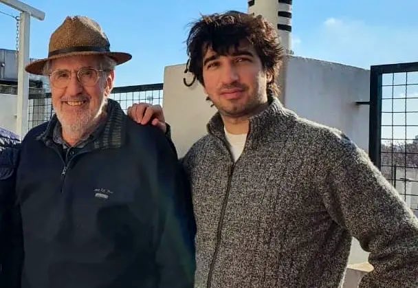 Miguel Díaz-Canel Bermúdez (@diazcanelb) on Twitter photo ¿Cómo se consuela a un amigo que ha perdido a un hijo? No encontramos las palabras ni creo que existan, querido <a href="/atilioboron/">Atilio Boron</a>. Desde #Cuba, donde se te quiere y admira por tu obra y probado compromiso, recibe nuestro abrazo solidario, en nombre del <a href="/PartidoPCC/">Partido Comunista de Cuba</a>, gobierno y pueblo. ¿Cómo se consuela a un amigo que ha perdido a un hijo? No encontramos las palabras ni creo que existan, querido <a href="/atilioboron/">Atilio Boron</a>. Desde #Cuba, donde se te quiere y admira por tu obra y probado compromiso, recibe nuestro abrazo solidario, en nombre del <a href="/PartidoPCC/">Partido Comunista de Cuba</a>, gobierno y pueblo.