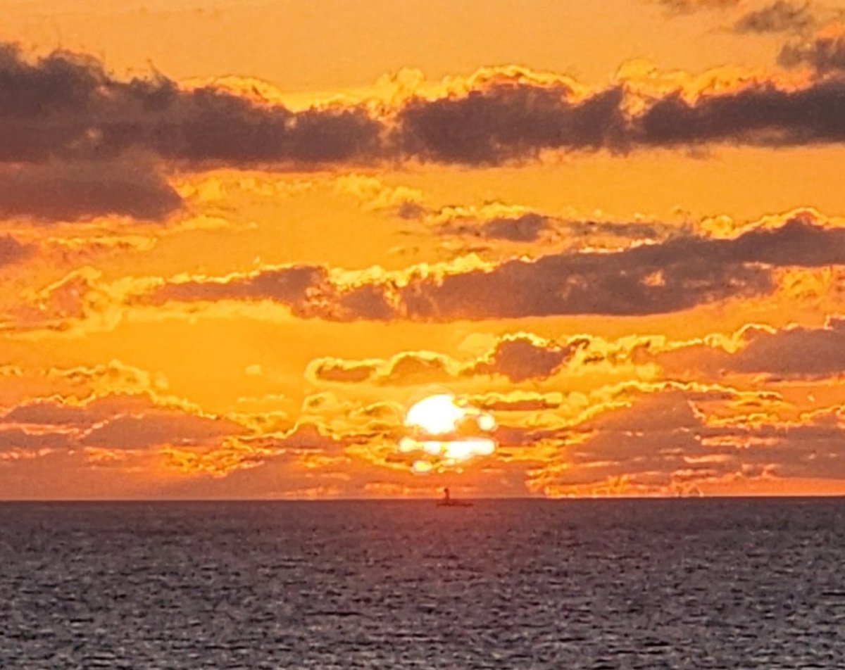 Good morning! I'm missing this Miami sunrise. It's hard to believe that it was 4 weeks ago already that our vacation ended. I'm ready to head back there and to Bimini again.