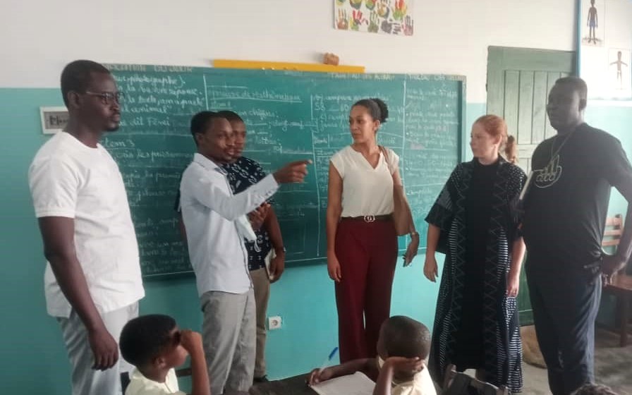 Lors de son séjour au #Bénin Mme Ahado Directrice de Programmes <a href="/DevCanada/">Développement Canada</a> a visité l'école Colombe Hibiscus pionnière en terme d'inclusion d'enfants en situation de handicap soutenue par le #ProgrammeClé financé par le programme #CoopérationVolontaire  #PCV. <a href="/Fondation_PGL/">Fondation Paul Gérin-Lajoie</a>