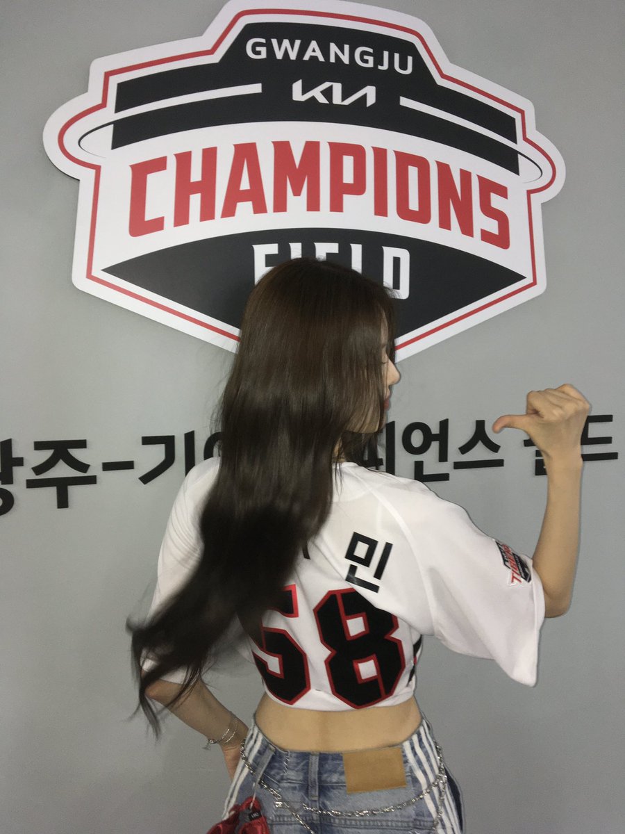 izna_offcl's tweet image. [izME📮]

KIA 타이거즈🐯👏

#izna #이즈나
#BANGJEEMIN #방지민