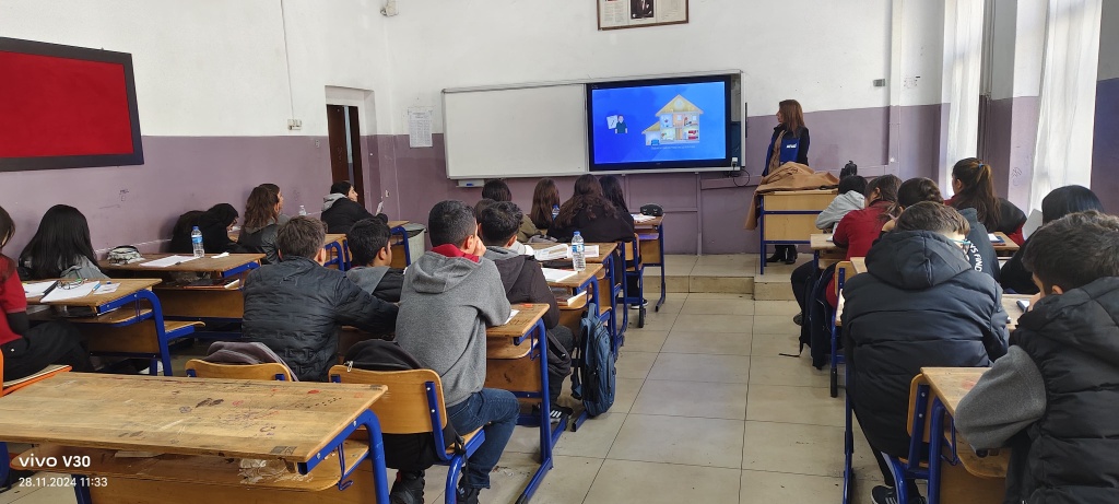 Öğrencilerimizde deprem farkındalığı oluşturmak için AFAD uzmanları okula davet edildi. AFAD uzmanları tarafından okulumuz öğrencilerine yönelik teorik ve uygulamalı deprem farkındalık eğitimleri düzenlendi.
<a href="/vali_zorluoglu/">Murat Zorluoğlu</a>
 <a href="/Yunus__ATAMAN/">Yunus ATAMAN</a>
 <a href="/Murat4Kucukali/">Murat Küçükali</a>
 <a href="/husamettin_atli/">Hüsamettin ATLI</a>