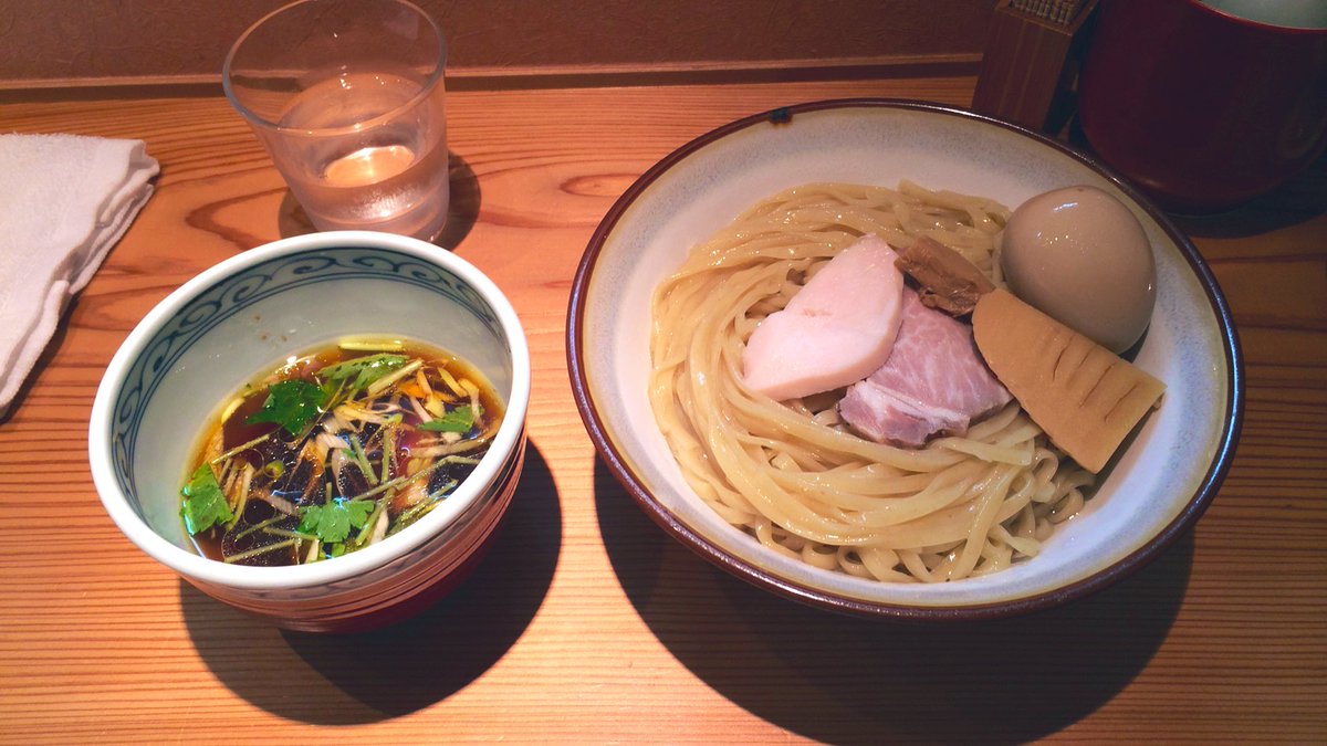 ゴンピン360 (@ngongping360) on Twitter photo 本日、地元の人気ラーメン店らぁめん鴇(<a href="/toki331toki/">らぁめん鴇(toki)</a> )の最終営業日でした。
オープン直後から10年近く通わせていただき、いつもつけ麺を注文していたので、店主の横山さんご夫婦にもつけ麺の人で認識されていました。
自分にとって味、お店の雰囲気、横山さん夫婦の人柄すべてが最高のお店でした。 本日、地元の人気ラーメン店らぁめん鴇(<a href="/toki331toki/">らぁめん鴇(toki)</a> )の最終営業日でした。
オープン直後から10年近く通わせていただき、いつもつけ麺を注文していたので、店主の横山さんご夫婦にもつけ麺の人で認識されていました。
自分にとって味、お店の雰囲気、横山さん夫婦の人柄すべてが最高のお店でした。
