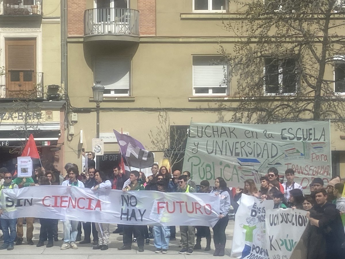 EddyIU's tweet image. 🔴Precioso domingo en Madrid, para decir NO a la privatización de los Servicios Públicos; 📣los únicos que reducen desigualdades y aumentan el bienestar de la mayoría social.
