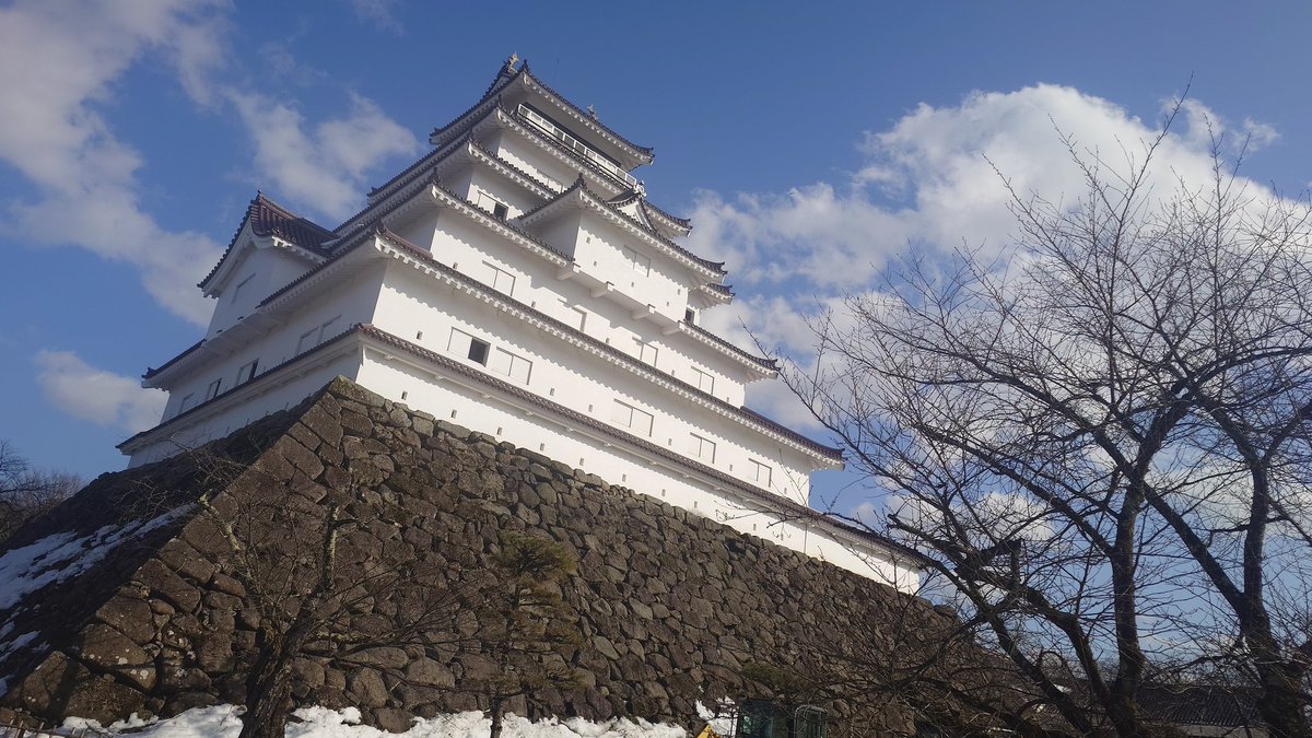 Emiii_1018's tweet photo. この一年公私ともに
あちこち訪ねました！
今年度も残り僅かか…というときに
フォロワーさんが6300人に💐
ありがとうございます😊

写真は先日観光で行った
福島県の鶴ヶ城です🏯✨️ https://t.co/hWv09zSJCi