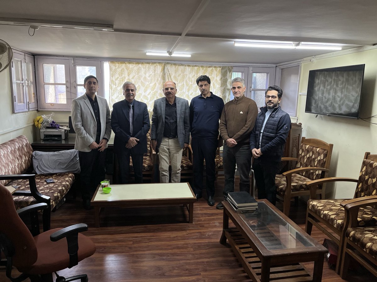 It was a pleasure to be part of MCh Urology examiner at SKIMS , Srinagar with Dr Hameed and his team and Dr Tiwari as coexaminer