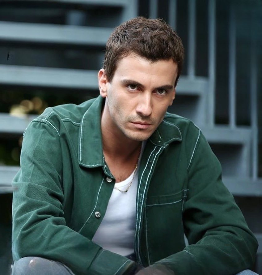 #BertanAsllani  🖤🖤
Özledik 🖤🖤