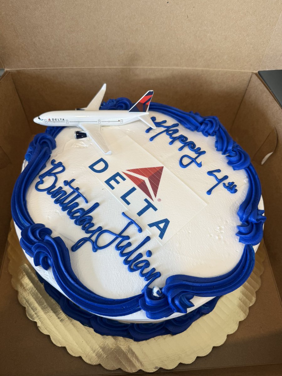 ChristinaDella's tweet photo. My baby is almost 4 and requested a @Delta cake!🤍🛫 He was so happy 😆 https://t.co/wWFlj9EMDG
