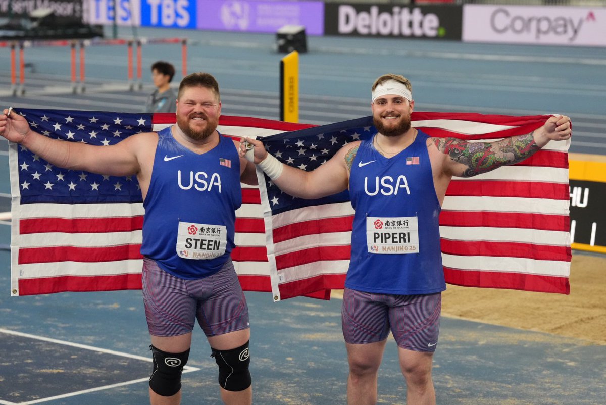 USA x ✌️🇺🇸

Roger Steen (21.62m) and Tripp Piperi (21.48m) take silver and bronze in the men’s shot put at #WorldIndoorChamps!