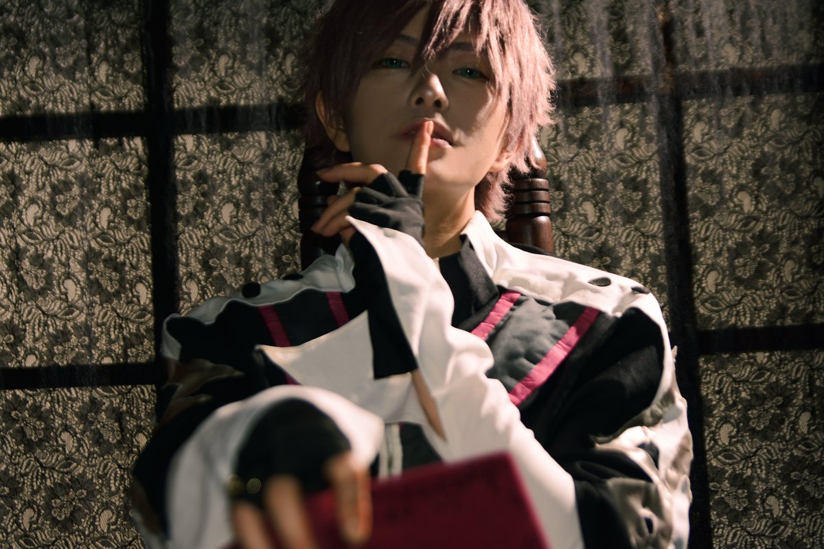 yu__ya____'s tweet photo. ※cosplay A3! / 皆木綴asマーリン
(春組第五回公演 
　Knights of Round Ⅳ THE STAGE)

　　　shh...
　　　　さぁ、僕の声を

　　　　よく聞̗̳̣͍̬̀̉̈́̍͒͂͂い̣͉͚̲̣͌́̀̅͒̃̃て̙̟̣͔͉̤̳̩̜͙͓̦͗̀̉̊͐̎...?

📷photo : りゅーこ
🌲studio:  @SchwarzTug https://t.co/NaFVoypZ7d