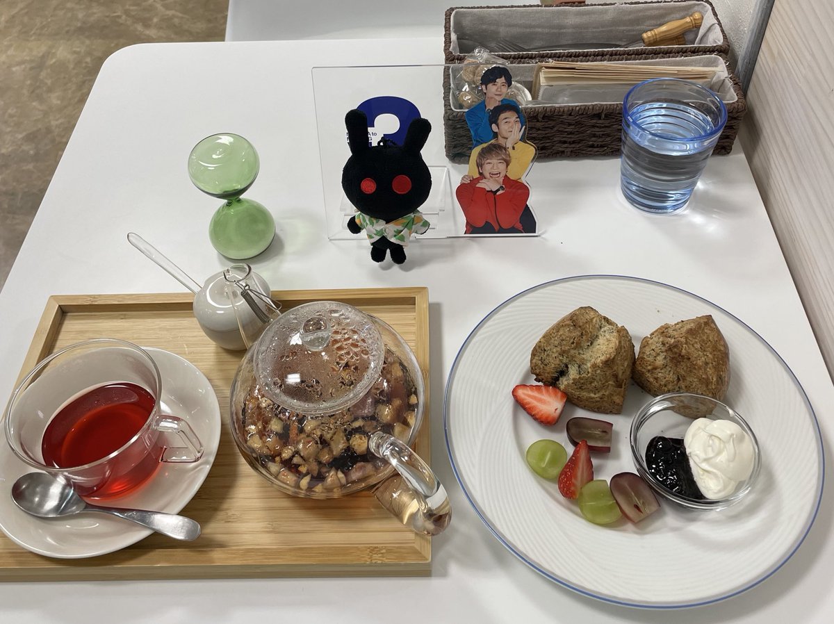 Sma5Love's tweet photo. 午後からジョイフル三ノ輪商店街行って偶然にも商店街副理事長の高杉さんとお会いし撮影時休憩してたCafeを教えてもらい店長さんともお話して慎吾ちゃんが頼んだのと同じフルーツティーいただき💚スコーンもめちゃ美味しくて😌至福のひとときでした!
 #ジョイフル三ノ輪商店街
 #日本一最低男
 #RFCafe https://t.co/naHMZgO41U