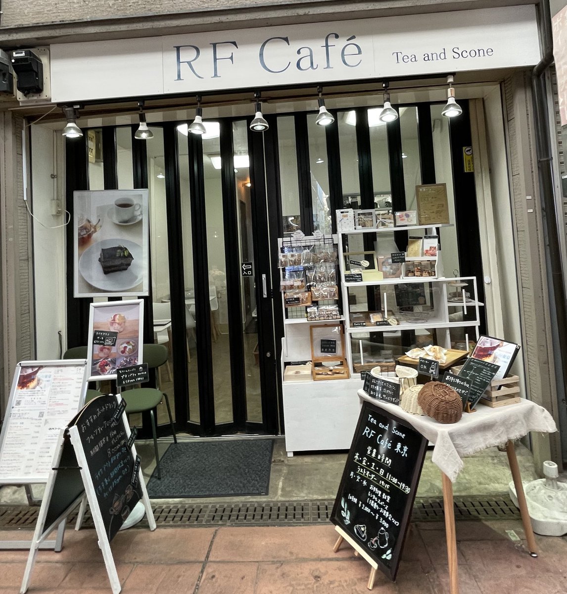Sma5Love's tweet photo. 午後からジョイフル三ノ輪商店街行って偶然にも商店街副理事長の高杉さんとお会いし撮影時休憩してたCafeを教えてもらい店長さんともお話して慎吾ちゃんが頼んだのと同じフルーツティーいただき💚スコーンもめちゃ美味しくて😌至福のひとときでした!
 #ジョイフル三ノ輪商店街
 #日本一最低男
 #RFCafe https://t.co/naHMZgO41U