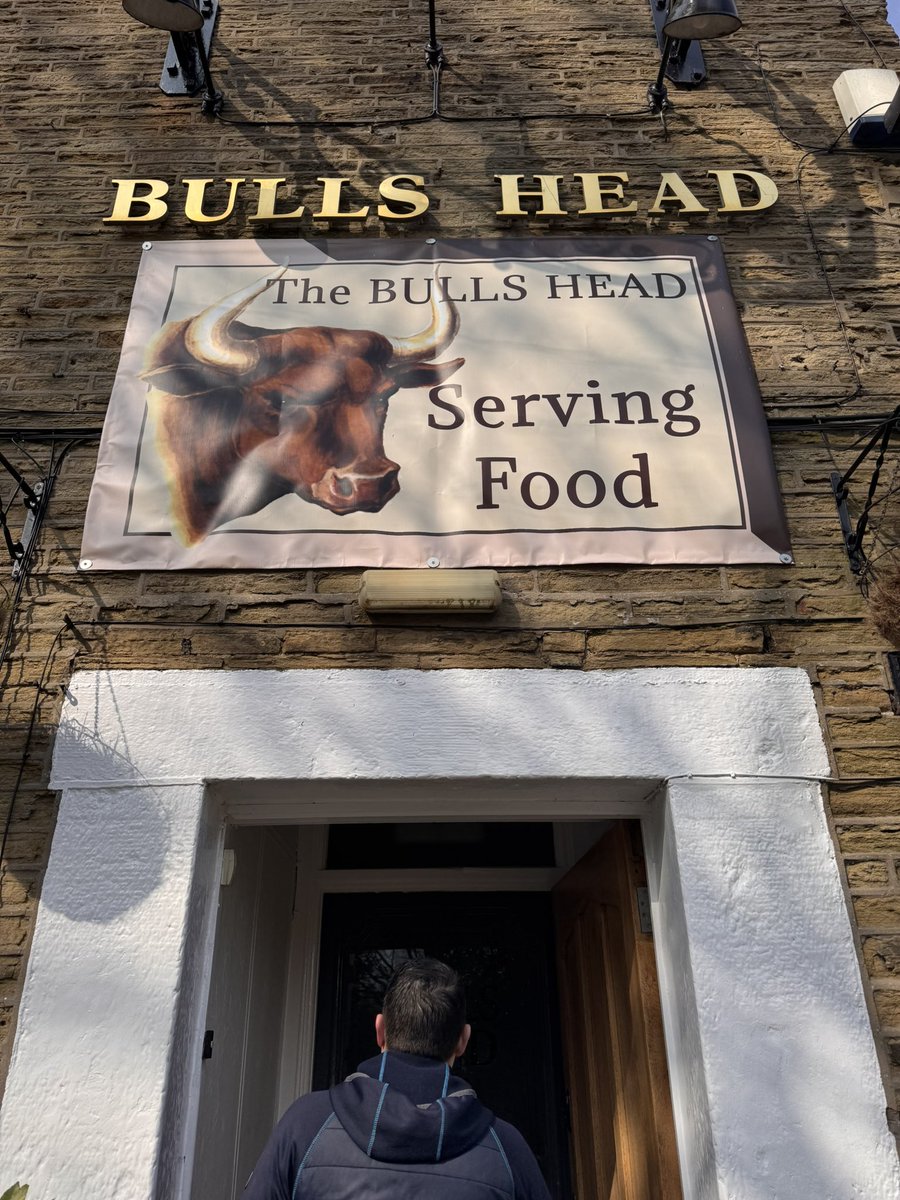 I_a_c_o_b_u_s's tweet photo. Time for Sunday lunch… #OldGlossop #SundayLunch #BullsHead https://t.co/zvdqis8xVq