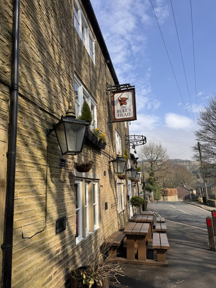I_a_c_o_b_u_s's tweet photo. Time for Sunday lunch… #OldGlossop #SundayLunch #BullsHead https://t.co/zvdqis8xVq