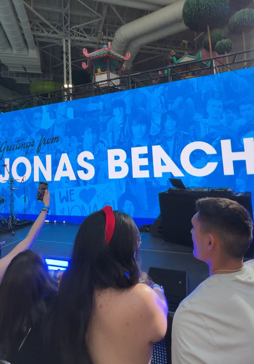 JonasUnhinged's tweet photo. READY FOR JONAS BEACH @JONASCON2025 @jonasbrothers #jonascon2025 #jonasbeach https://t.co/6UjXYv4tf9