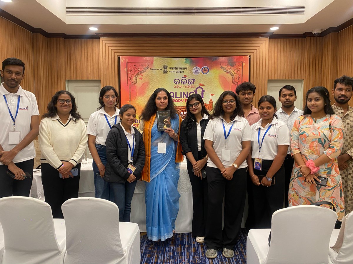 kalingalitfest's tweet photo. We don't remember in sequence, we remember in echoes."

📖✨ Book Launch: Of Mothers and Other Perishables
by Radhika Oberoi | Kalinga Literary Festival 2025✨📖

A special moment at #KLF2025, as acclaimed author Radhika Oberoi unveiled her latest novel, Of Mothers and Other Perishables—a poignant exploration of motherhood, memory, and the transient nature of life.

The book delves into the delicate threads of love, loss, and resilience, offering readers a deeply moving narrative that lingers long after the last page. As literature continues to reflect the raw beauty of human relationships, this launch was a celebration of storytelling at its finest.

📚✨ A literary journey into the fragile yet profound bonds that shape us!
#KalingaLiteraryFestival #KLF2025 #BookLaunch #OfMothersAndOtherPerishables #RadhikaOberoi