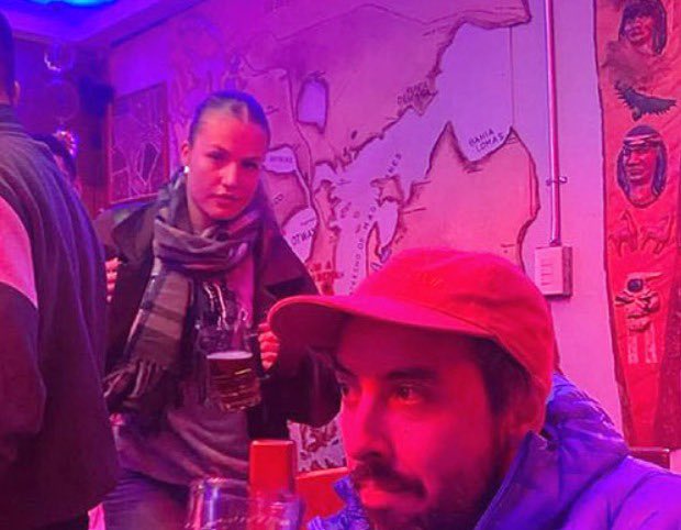 BotCheckerCL's tweet photo. QUE no SE VIRALICE esta foto de la Princesa Leonor tomando como albañil en un antro de Punta Arenas, porque a la corona española 👑 y sus lamebotas les molestó pero tanto tantooo, que llegaron al punto que están denunciando las  publicaciones.

Repetimos, QUE no SE VIRALICE https://t.co/l4qfUouQls