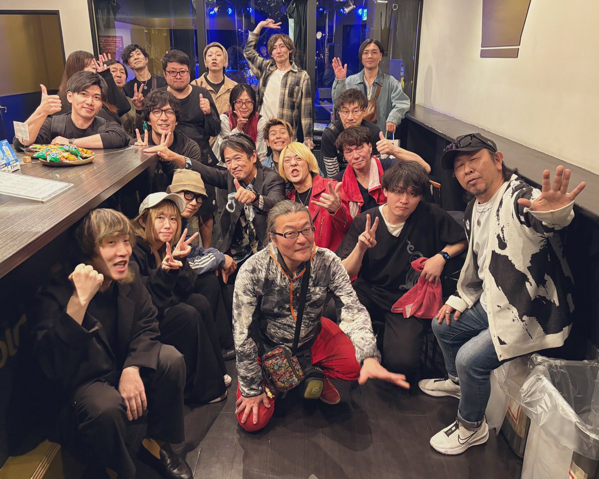 GoldSounds1's tweet photo. 本日もありがとうございました！
恒例の乾杯写真です！🍺

キャリアのあるバンドが集う
個性豊かな一夜でした❗️🌈

2025.3.23 (日)
Gold Sounds pre.
『music life』

#asia
#忘却曲線
#kodo
#SayNo_DUO  
#マグロジェット
#jimmyhat https://t.co/MTVV8vMuUU