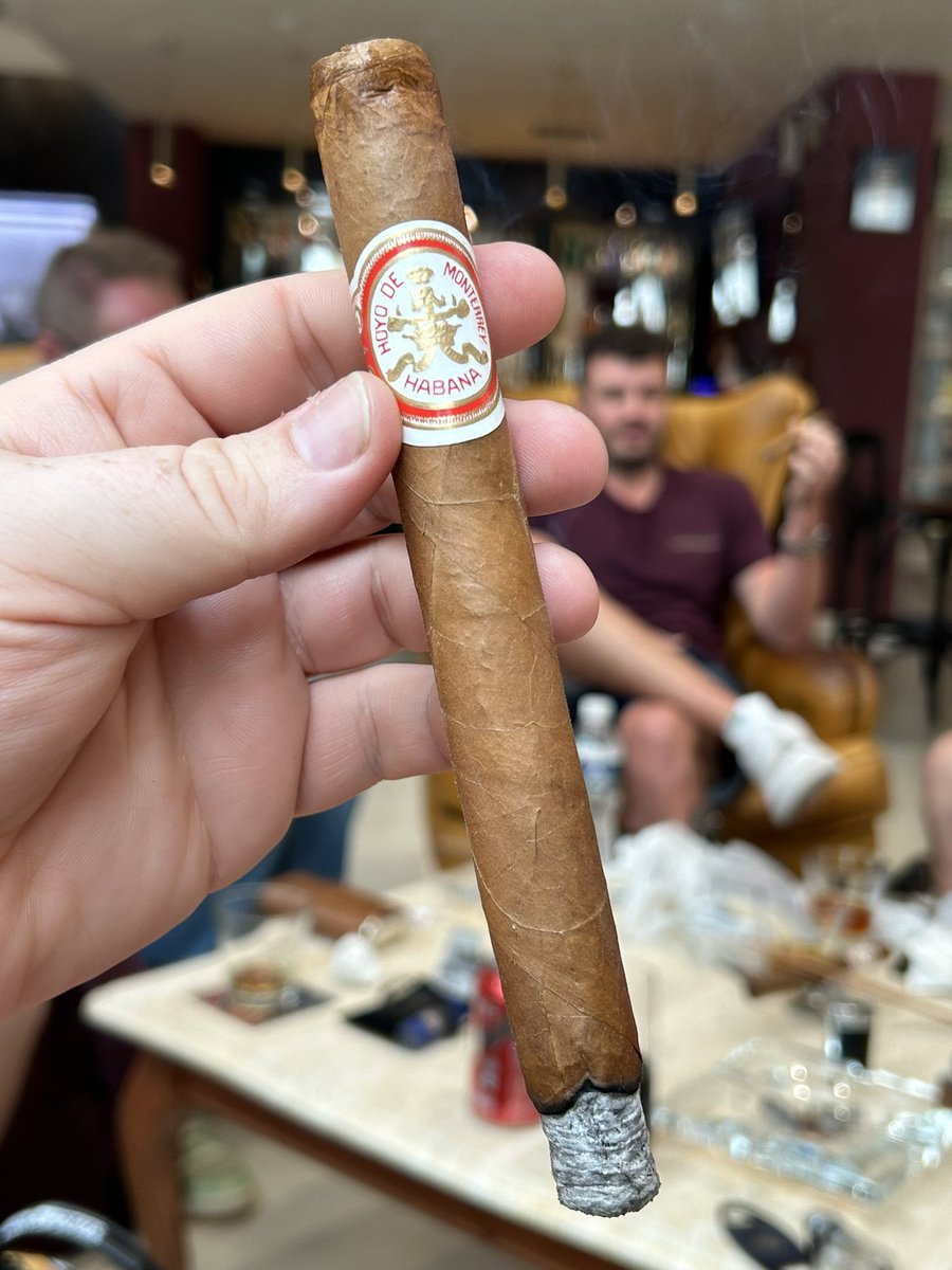 London Cigar Smoker tweet media