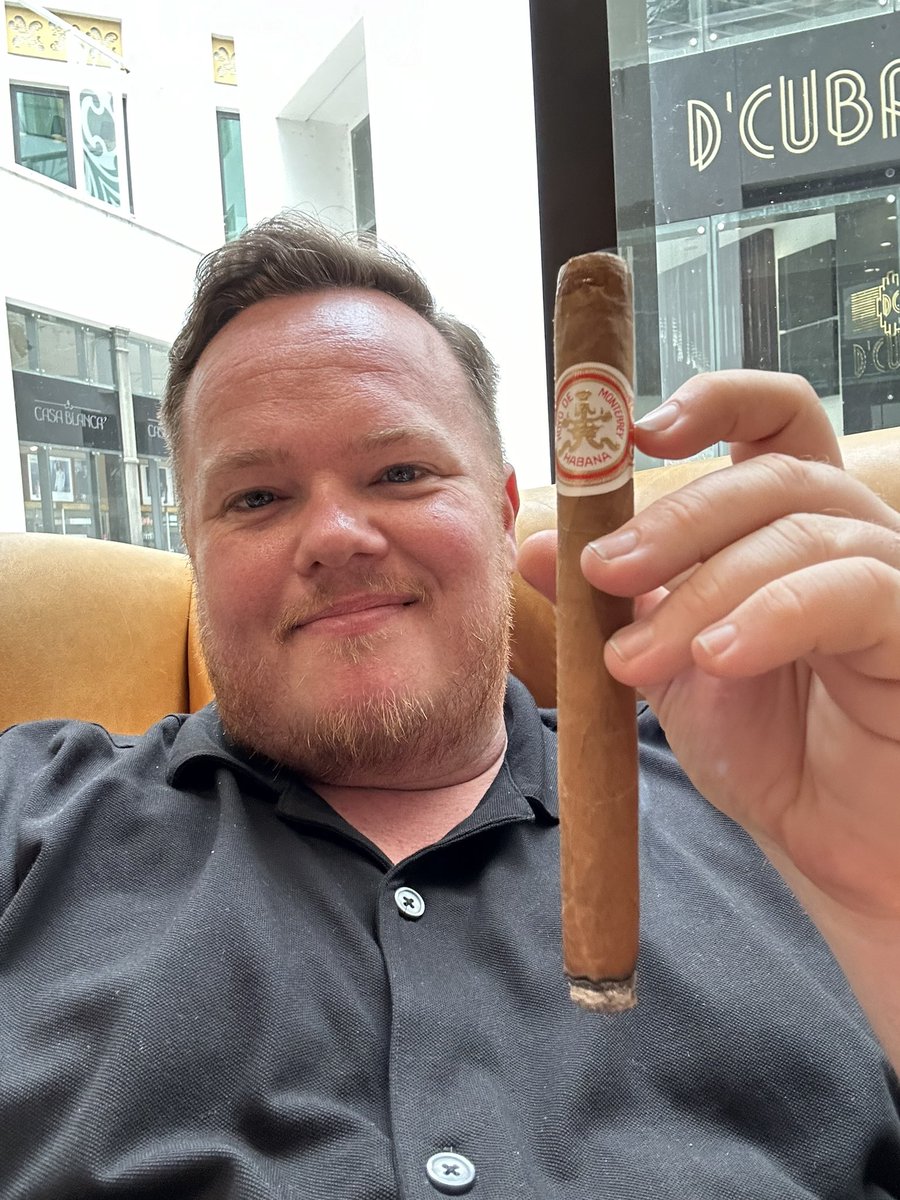 London Cigar Smoker tweet media