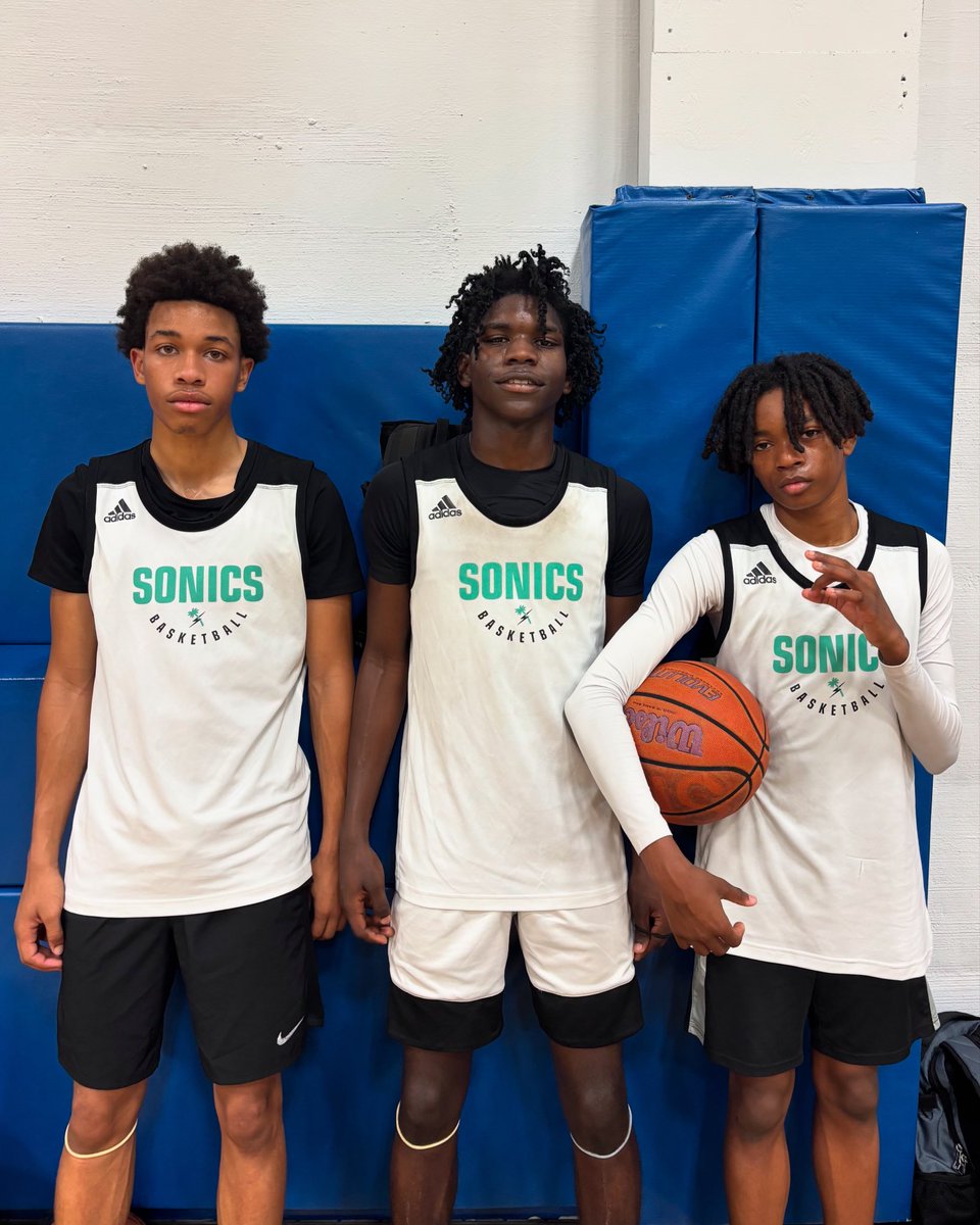 sfsonics's tweet image. South Florida Sonics 16u with a 56-19 W to start the day @hoopfluence Chasing the Chains. ⛓️ 

Devin Charles led all scorers with 26 points, Ari Chenet added 10 points, and Shiloh DeAbreu had 9 points #SonicGang // #BTA
