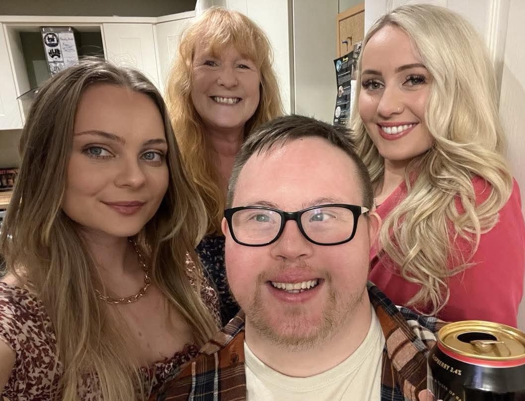 AnneWebster_1's tweet photo. Love these photos- me and my 3 kids and one of my kids, niece and their partners. Love them all. https://t.co/fd0ZdnaGsI