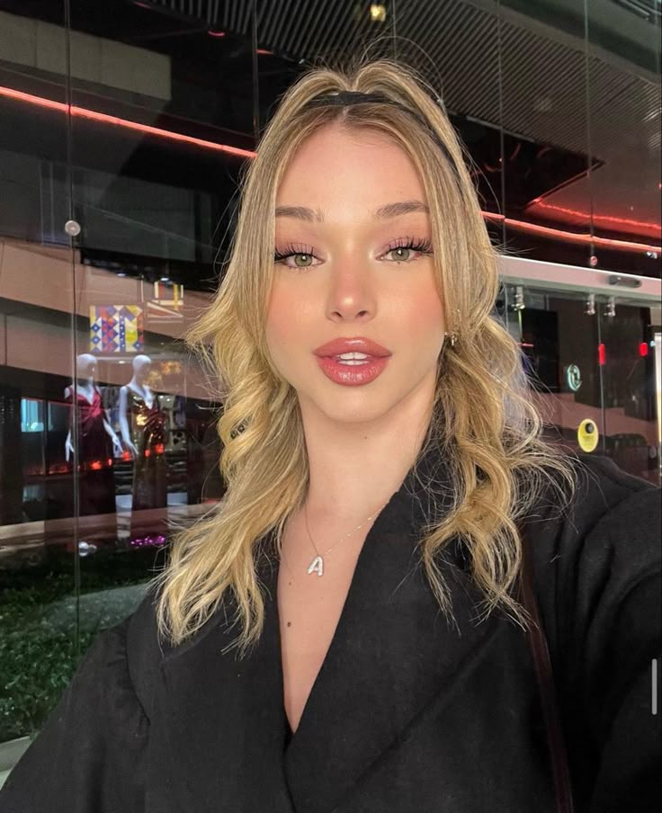 Just a girl trying to be the best version of herself. 💖✨