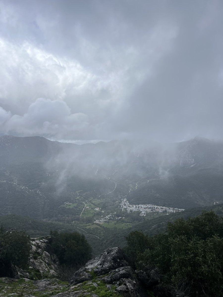 luiyust's tweet photo. Subida al Pico Albarracín desde la localidad de El bosque. 14kms con +800m de desnivel. Con una visitilla al molino del susto.

#trail #montaña #sierradecadiz #sierradegrazalema https://t.co/BkuCast3UL