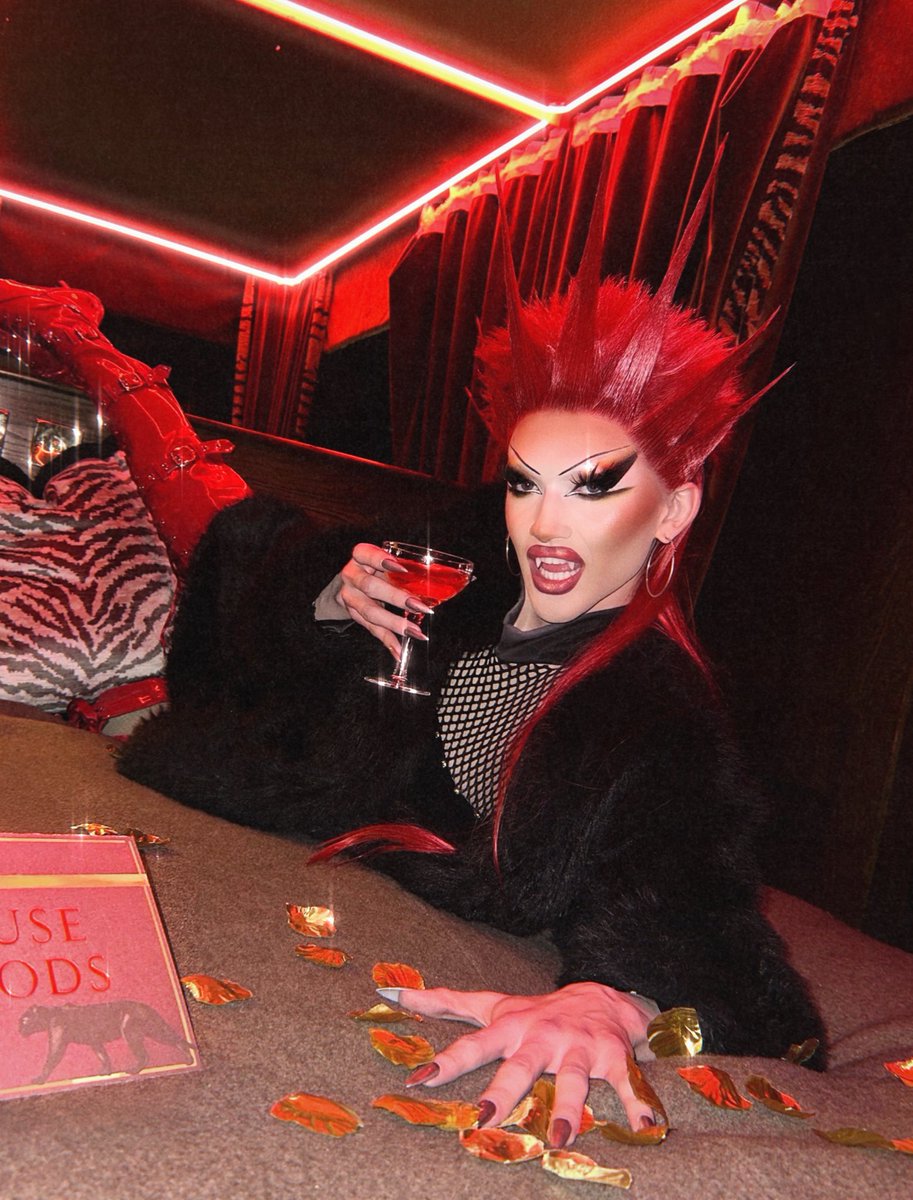 PHWOAAAAARRRR GET ME A CHAMPAGNE GLASS AND I’LL GO CHUG CHUG