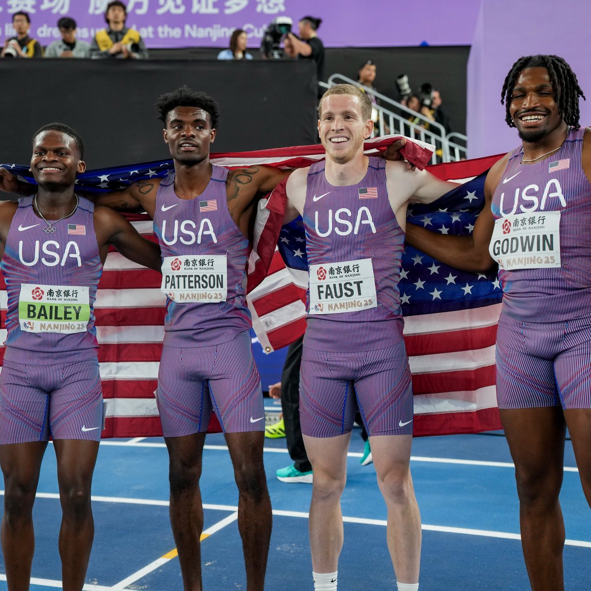 Gold for the USA 🥇

The 400m world indoor champ, Chris Bailey, anchors the US team to their first win in the men's 4x400m at a #WorldIndoorChamps since 2016 ⚓️

⏰ 3:03.13