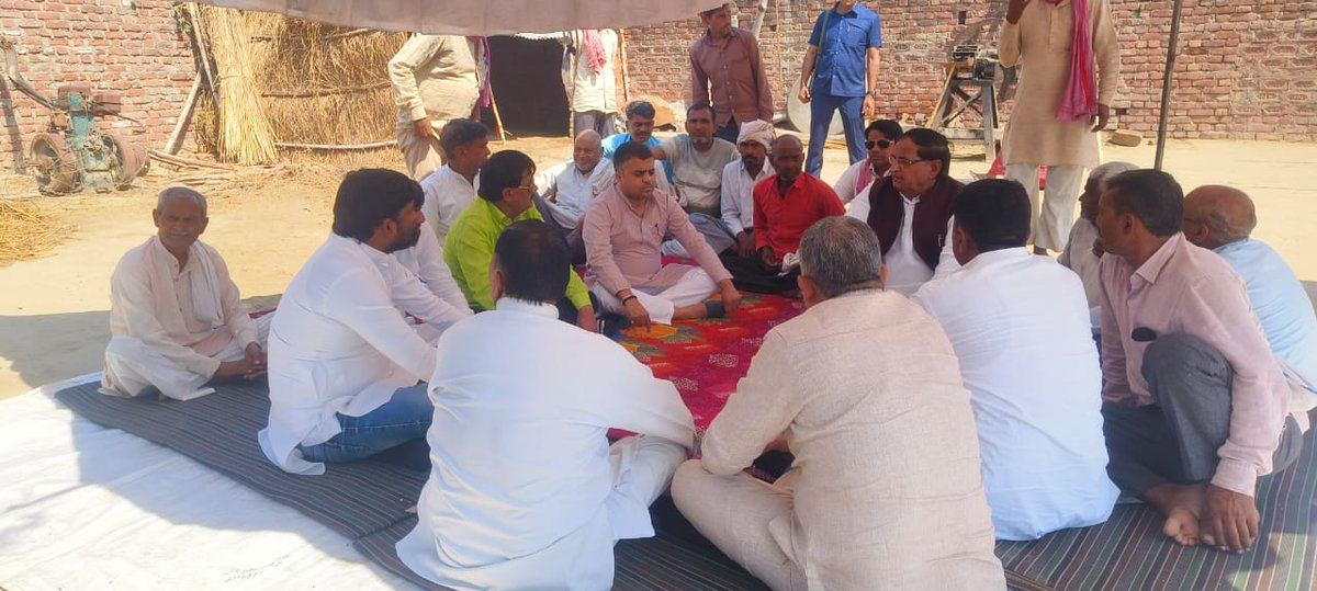 Samajwadi Party Mainpuri (@samajwadi_mpi) on Twitter photo рдЖрдЬ рдмреНрд▓реЙрдХ рдШрд┐рд░реЛрд░ рдореЗрдВ рд╢реЛрдХ рд╕рдВрддрдкреНрдд рдкрд░рд┐рд╡рд╛рд░реАрдЬрдиреЛрдВ рдХреЗ рдпрд╣рд╛рдВ рдкрд╣реБрдБрдЪрдХрд░ рд╢реЛрдХ рд╕рдВрд╡реЗрджрдирд╛ рд╡реНрдпрдХреНрдд рдХрд░рддреЗ рдХрд░рд╣рд▓ рд╡рд┐рдзрд╛рдпрдХ рд╢реНрд░реА рддреЗрдЬрдкреНрд░рддрд╛рдк рд╕рд┐рдВрд╣ рдпрд╛рджрд╡ рдЬреА !! рдЖрдЬ рдмреНрд▓реЙрдХ рдШрд┐рд░реЛрд░ рдореЗрдВ рд╢реЛрдХ рд╕рдВрддрдкреНрдд рдкрд░рд┐рд╡рд╛рд░реАрдЬрдиреЛрдВ рдХреЗ рдпрд╣рд╛рдВ рдкрд╣реБрдБрдЪрдХрд░ рд╢реЛрдХ рд╕рдВрд╡реЗрджрдирд╛ рд╡реНрдпрдХреНрдд рдХрд░рддреЗ рдХрд░рд╣рд▓ рд╡рд┐рдзрд╛рдпрдХ рд╢реНрд░реА рддреЗрдЬрдкреНрд░рддрд╛рдк рд╕рд┐рдВрд╣ рдпрд╛рджрд╡ рдЬреА !!