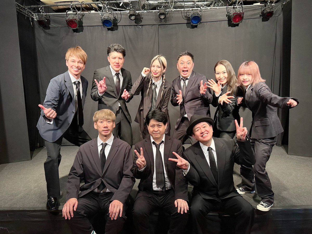 Lilly_litlili's tweet photo. DIRT1600公演、無事に千穐楽を終えられました。
同窓会な公演、めちゃくちゃ楽しかったし終わっちゃうの寂しい💔
あぁこれがDIRTだよなと思う瞬間が沢山あって感慨深かったな。
リトリリT着てきてくれたり差し入れくれたり、何より来てくれてありがとう!!
そして「すみませんでした!!」
#DIRT1600 https://t.co/2v0C94MySy