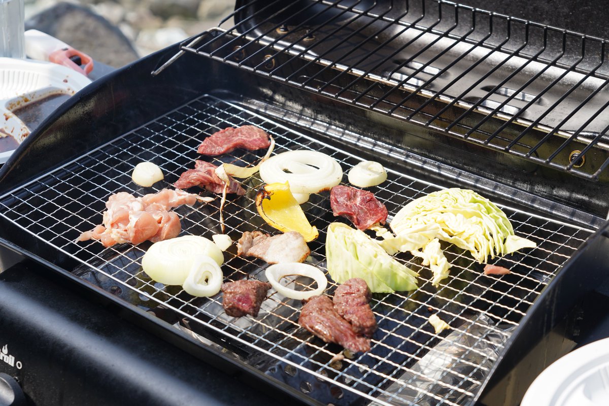 yasucchi_bs_rs's tweet photo. 今日は中部&関西ロードスター&124スパイダー乗り合同のカフェマーレTRG&BBQに参加してきました。
春の海沿いを走るのは気持ち良いですね😆
暖かくて春が来たと感じます。
スノボが楽しめる冬は名残惜しいですが💦
海を見ながら仲間と一緒に食べるBBQは美味しいですな😋
#cafeMARE https://t.co/e23XIvmTvm