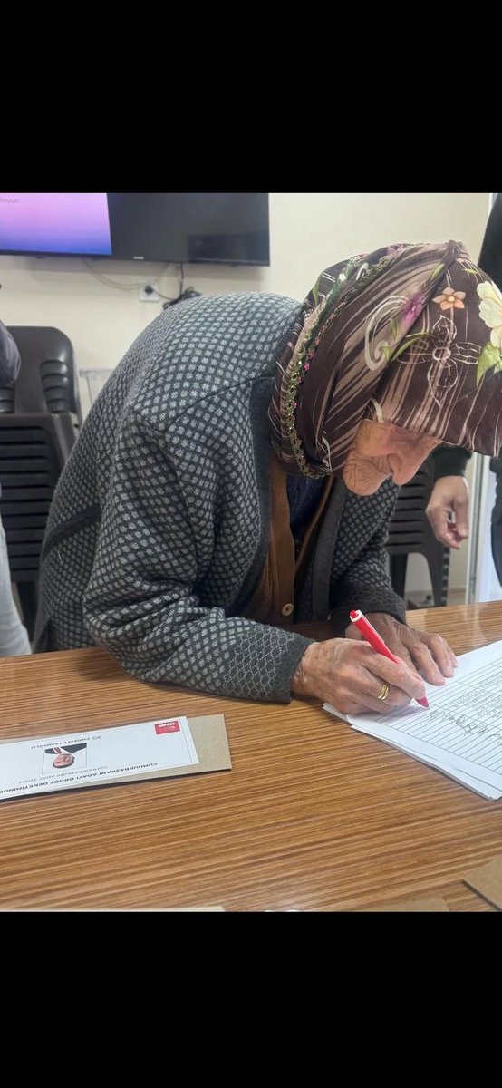 Cumhuriyet varoldukça Nene Hatunlar, Kara Fatmalar hep direnir.