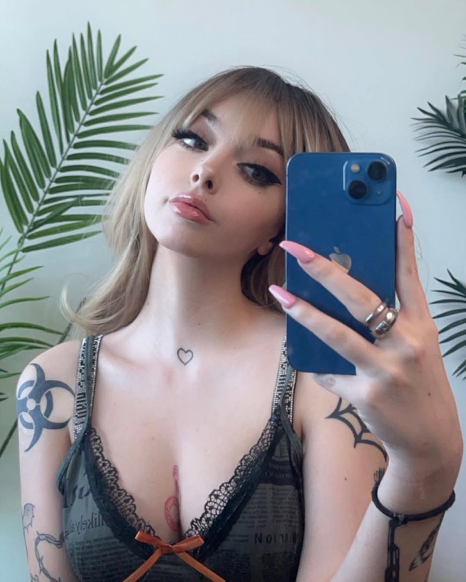 Ivynicholex's tweet photo. @blinkx666 How about we go even darker? 🖤 https://t.co/ae4WPwmWx8