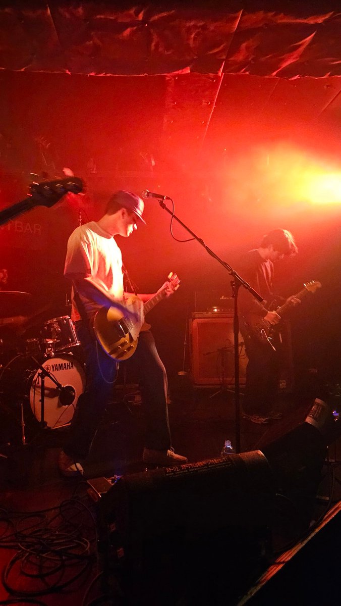 ville0096's tweet photo. Leaving Timeの来日公演、遂に体感出来て万感の思い。グランジ～ポストハードコア、そしてDeftonesからの影響が色濃く滲み出るヘヴィシューゲイズ的意匠はメロウを超えて最早エンジェリックですらあり。まさに美轟音の極致に耽り浸る様相でしたね～。主催のHollow Sunsに激感謝です…！#LeavingTime https://t.co/bj2VL46qRZ