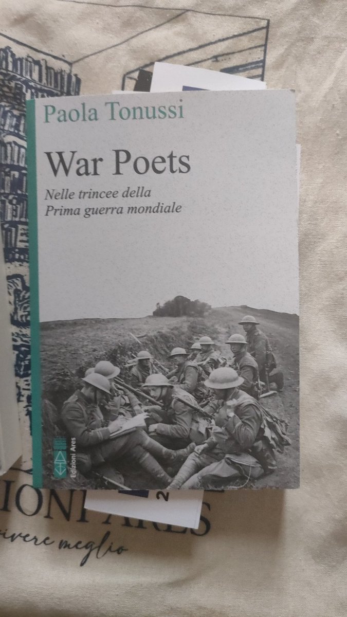 Febookworm's tweet photo. Sono una lettrice semplice, vado a #Bookpride e prendo libri sui War poets della prima guerra mondiale e ovviamente Rilke
#books #booktwt https://t.co/0qJHSFHlaI