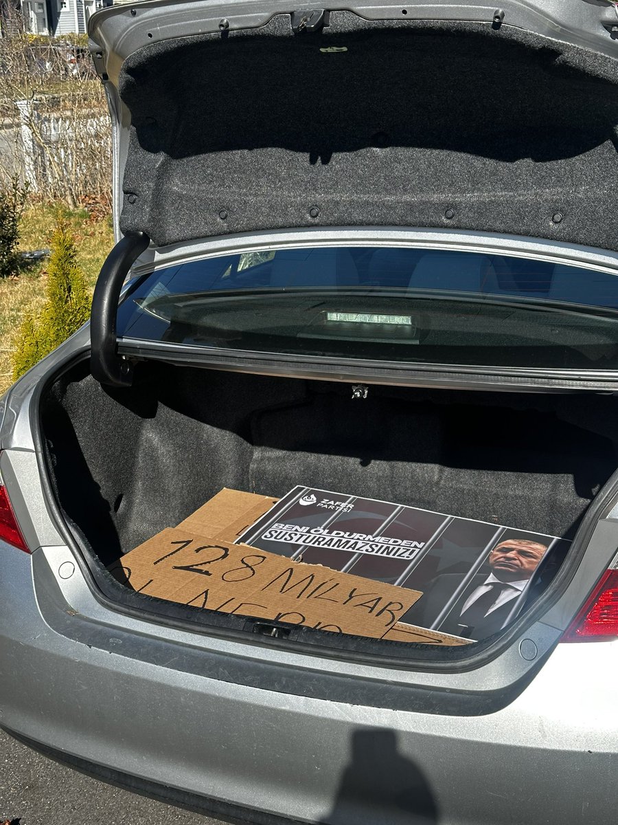 Afişlerimizi aldık, Boston Türkiye konsolosluğu önünde ki protestoya gidiyoruz!  🇹🇷🇹🇷