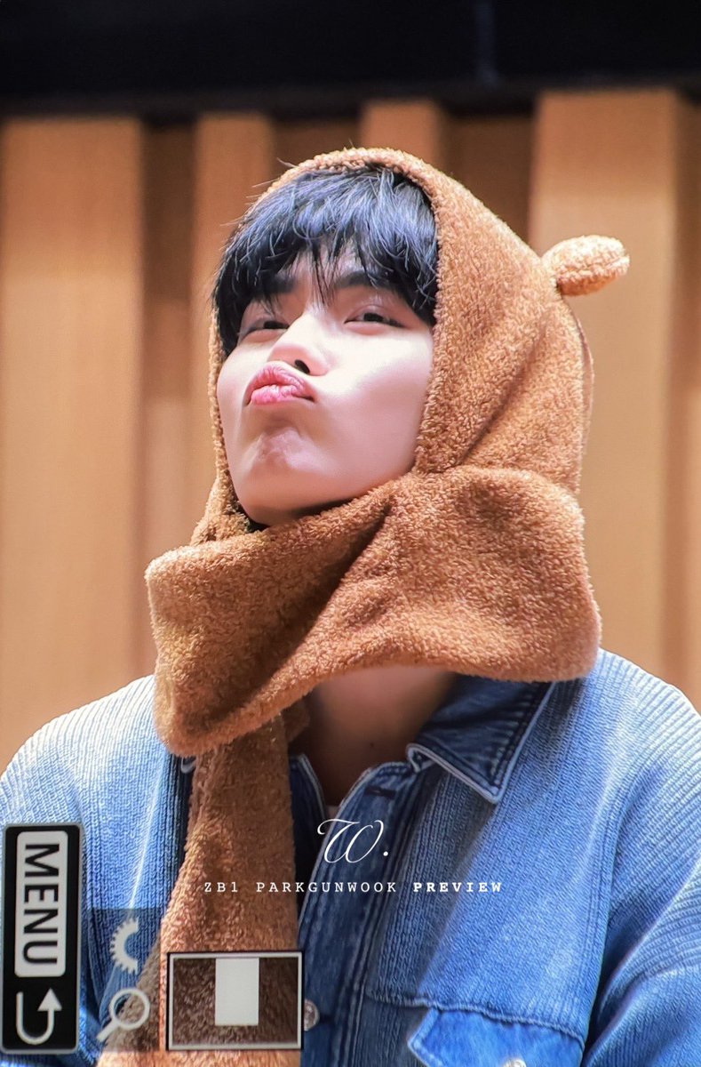 That's crazy....how is this the same man on the same night?? Gunwook's duality gives me whiplash cause idk whether to call him hot or cute😭😭